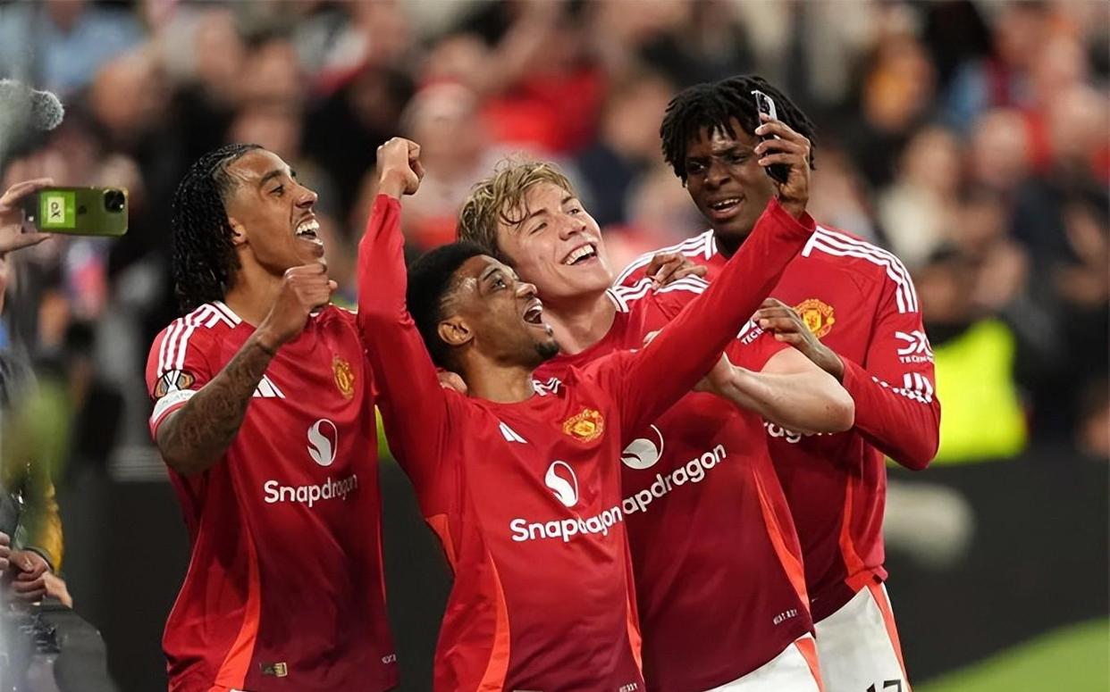 曼联在近期比赛中取得胜利，球队士气高涨