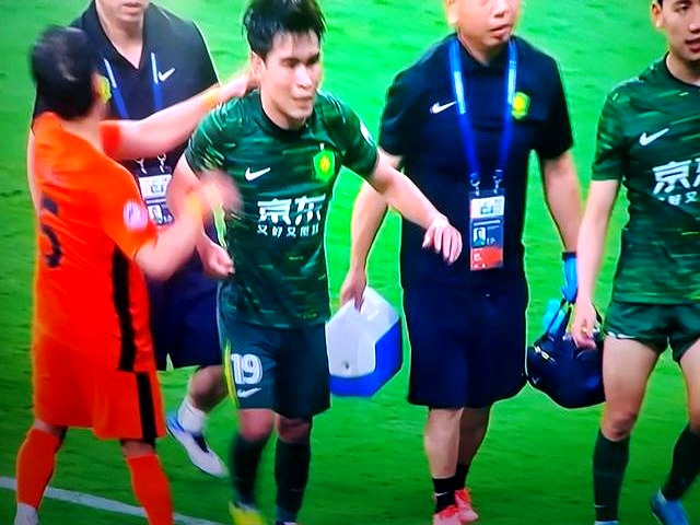 关于失误频发！球队教练怒斥球员表现欠佳的信息