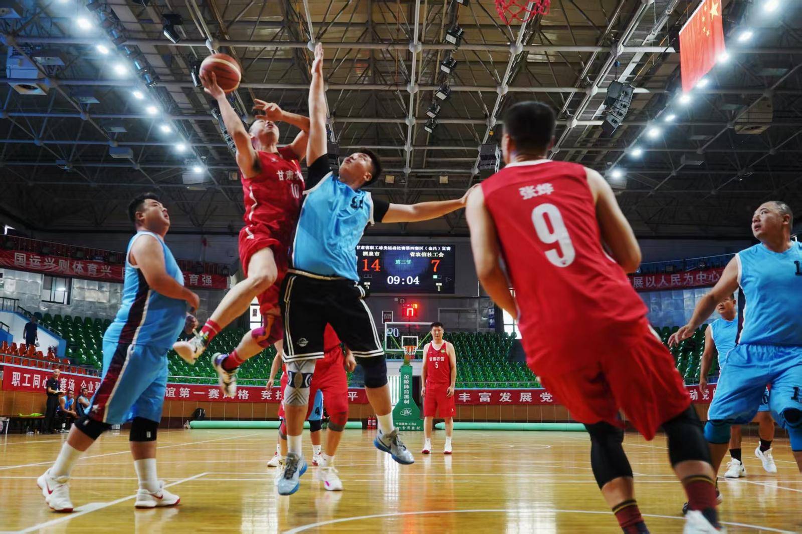 篮球技术精湛,精彩瞬间层出不穷 篮球技术精湛,精彩瞬间层出不穷