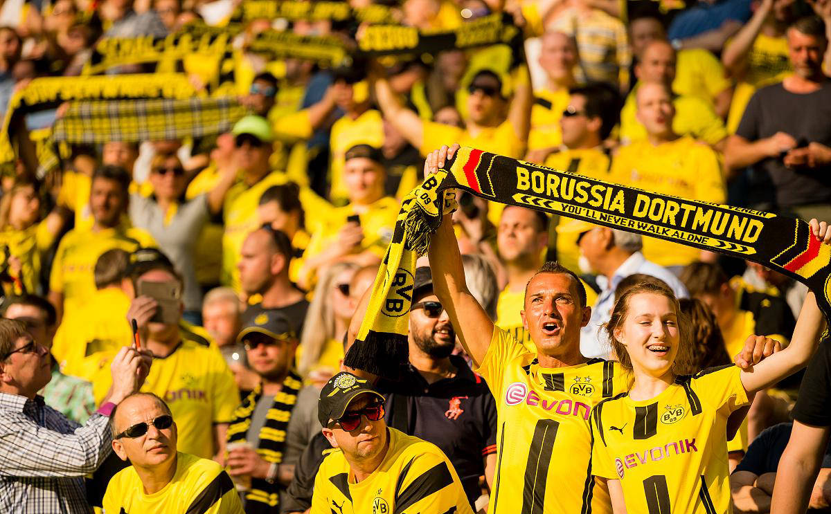 多特蒙德队在主场比赛中实现胜利