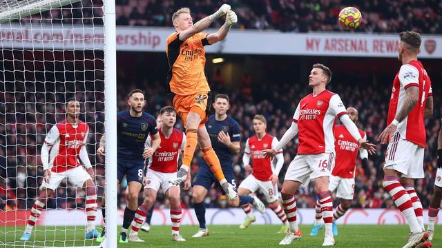 阿森纳憾平维拉，保持不败纪录