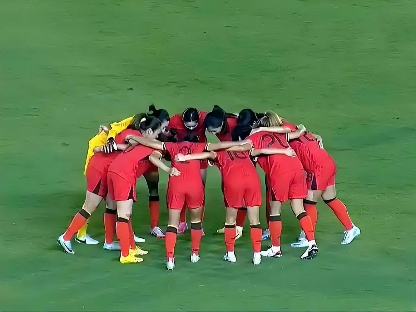 中国女足队员零封对手，实力有所增强